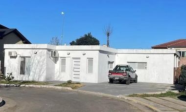 Casa en venta - 2 Dormitorios 2 Baños - 400Mts2 - Ezeiza