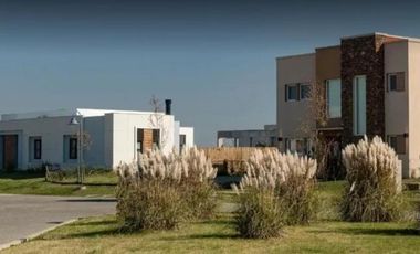 Terreno en venta - 700mts2 - Villalobos, Pueblos del Plata, Berazategui