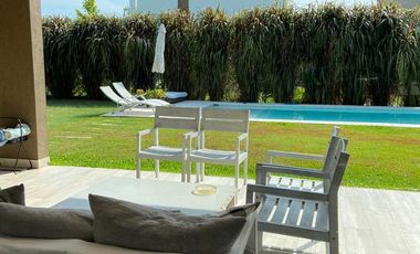 Casa en venta con renta, Barrio Barbarita