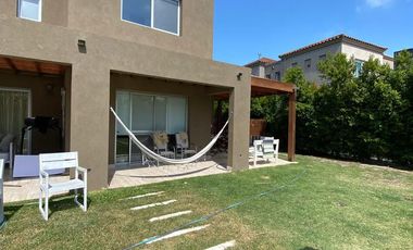 Casa en venta con renta, Barrio Barbarita