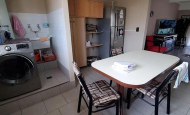 Propiedad en block(monoambiente, galpón chico y chalet 4 ambientes en planta alta) en Solis y Cuba