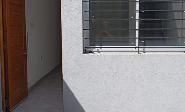 DUPLEX A ESTRENAR 2 DORMITORIOS Y COCHERA  EN LA PLATA