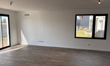 Excelente Casa en 1 planta a estrenar en Vila Marina II