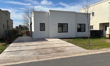 Excelente Casa en 1 planta a estrenar en Vila Marina II