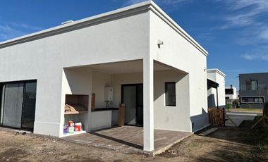 Excelente Casa en 1 planta a estrenar en Vila Marina II