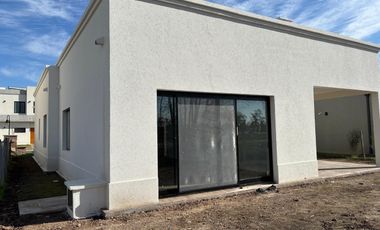 Excelente Casa en 1 planta a estrenar en Vila Marina II