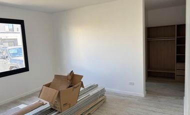 Excelente Casa en 1 planta a estrenar en Vila Marina II