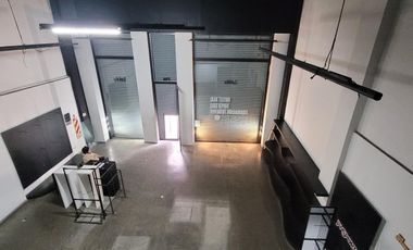 Local en  alquiler - Zona Outlets  - 8 x 16 + entre piso 35m2 - apto todo rubro