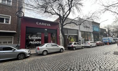 Local en  alquiler - Zona Outlets  - 8 x 16 + entre piso 35m2 - apto todo rubro