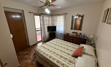 PH EN TAPIALES CON COCHERA EXCELENTE ESTADO