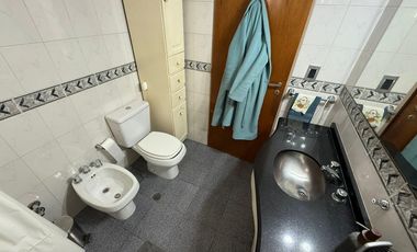 PH EN TAPIALES CON COCHERA EXCELENTE ESTADO