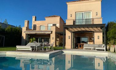 Alquiler Anual Casa 6 Amb amoblada a La Laguna Barrio  Santa Catalina Villanueva