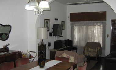 PH en venta - 4 Dormitorios 2 Baños - 217mts2 - Villa Madero