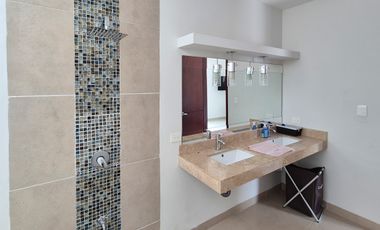 CASA EN RENTA MERIDA, CHOLUL, PRIVADA HACIENDA CHOLUL, DISPONIBLE.