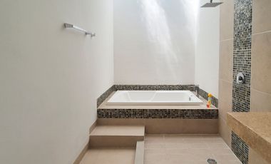 CASA EN RENTA MERIDA, CHOLUL, PRIVADA HACIENDA CHOLUL, DISPONIBLE.