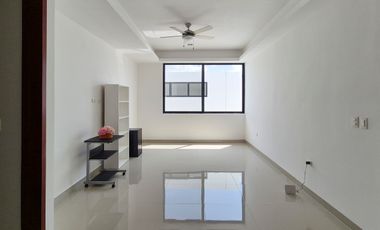 CASA EN RENTA MERIDA, CHOLUL, PRIVADA HACIENDA CHOLUL, DISPONIBLE.