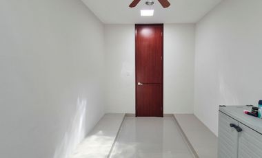 CASA EN RENTA MERIDA, CHOLUL, PRIVADA HACIENDA CHOLUL, DISPONIBLE.