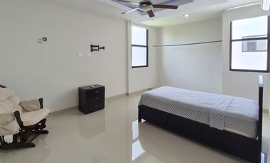 CASA EN RENTA MERIDA, CHOLUL, PRIVADA HACIENDA CHOLUL, DISPONIBLE.