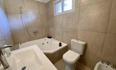 Casa en venta - 4 Dormitorios 4 Baños - Cochera - 2.750Mts2 - Pilar