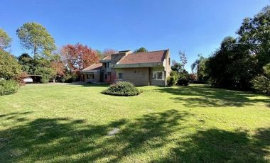 Casa en venta - 4 Dormitorios 4 Baños - Cochera - 2.750Mts2 - Pilar