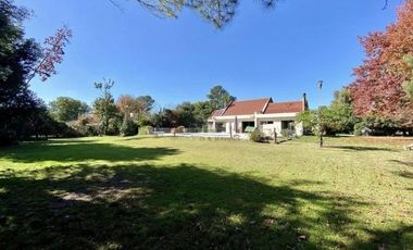 Casa en venta - 4 Dormitorios 4 Baños - Cochera - 2.750Mts2 - Pilar