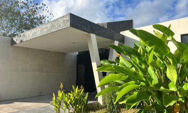 CASA EN VENTA MERIDA, CONKAL, PRIVADA YAXLUM, CASA TUUK 1 PLANTA, LISTA.