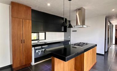 CASA EN VENTA MERIDA, CONKAL, PRIVADA YAXLUM, CASA TUUK 1 PLANTA, LISTA.