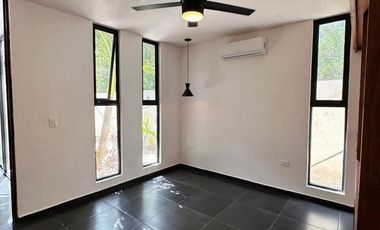 CASA EN VENTA MERIDA, CONKAL, PRIVADA YAXLUM, CASA TUUK 1 PLANTA, LISTA.
