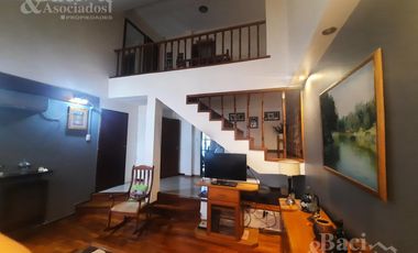 OPORTUNIDAD!! EXCELENTE CHALET EN ZONA RESIDENCIAL Y PREFERENCIAL DE MONTE GRANDE.