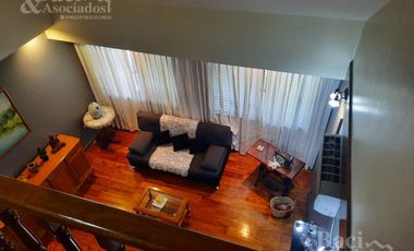 OPORTUNIDAD!! EXCELENTE CHALET EN ZONA RESIDENCIAL Y PREFERENCIAL DE MONTE GRANDE.