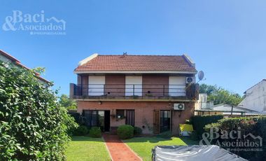 OPORTUNIDAD!! EXCELENTE CHALET EN ZONA RESIDENCIAL Y PREFERENCIAL DE MONTE GRANDE.