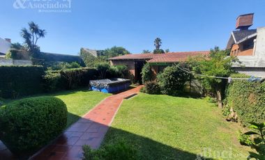 OPORTUNIDAD!! EXCELENTE CHALET EN ZONA RESIDENCIAL Y PREFERENCIAL DE MONTE GRANDE.