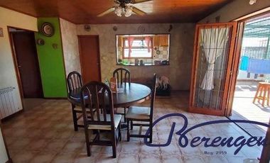 Galpon con vivienda de 3 ambientes en Primero de Mayo y Alvarado