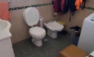 Galpon con vivienda de 3 ambientes en Primero de Mayo y Alvarado