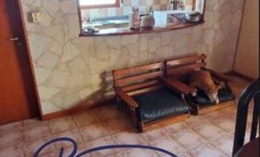 Galpon con vivienda de 3 ambientes en Primero de Mayo y Alvarado