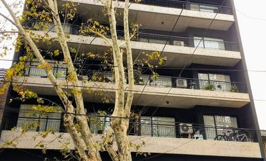 Departamento 3 ambientes edificio nuevo. Cochera. Piso Alto. Piscina, SUM