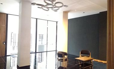 Departamento 3 ambientes edificio nuevo. Cochera. Piso Alto. Piscina, SUM