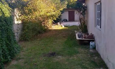 Casa en venta - 4 Dormitorios 2 Baños - Cochera - 489Mts2 - Ángel Etcheverry, La Plata