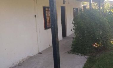 Casa en venta - 4 Dormitorios 2 Baños - Cochera - 489Mts2 - Ángel Etcheverry, La Plata