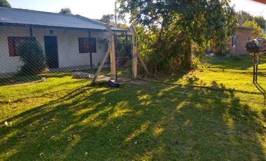 Casa en venta - 4 Dormitorios 2 Baños - Cochera - 489Mts2 - Ángel Etcheverry, La Plata