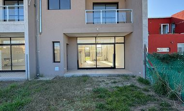 Casa 2 Dormitorios con jardín - Sarmiento 900 - Estancia Las Moras - Ricardone | Venta