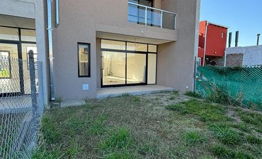Casa 2 Dormitorios con jardín - Sarmiento 900 - Estancia Las Moras - Ricardone | Venta
