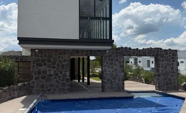 Renta Casa Nueve en Zakia