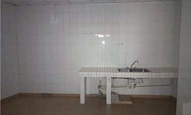 BETANIA / 125M / LOCAL CON DIVISIONES / 3 PARKING / SOBRE VIA / VACIO