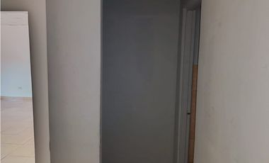 BETANIA / 125M / LOCAL CON DIVISIONES / 3 PARKING / SOBRE VIA / VACIO