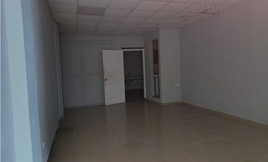 BETANIA / 125M / LOCAL CON DIVISIONES / 3 PARKING / SOBRE VIA / VACIO