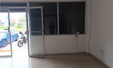 BETANIA / 125M / LOCAL CON DIVISIONES / 3 PARKING / SOBRE VIA / VACIO