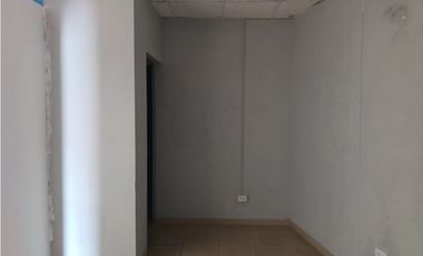 BETANIA / 125M / LOCAL CON DIVISIONES / 3 PARKING / SOBRE VIA / VACIO