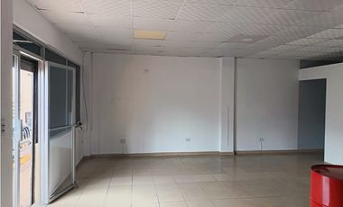 BETANIA / 125M / LOCAL CON DIVISIONES / 3 PARKING / SOBRE VIA / VACIO