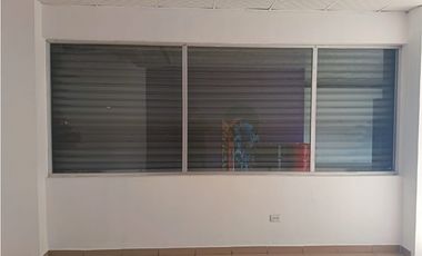 BETANIA / 125M / LOCAL CON DIVISIONES / 3 PARKING / SOBRE VIA / VACIO